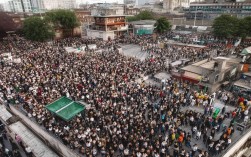 如何在拉斯海马一日内体验自然奇观、古老文明与极致冒险？，核心优化点说明，，疑问句式， 以如何开头，直接引发读者好奇心和搜索意图（SEO友好）。，核心关键词前置， 拉斯海马作为最重要的地点关键词放在标题靠前位置。，核心卖点清晰， 明确点出一日内的时间框架和三大核心体验自然奇观、古老文明、极致冒险，完全覆盖原文核心信息。，动词精准， 体验一词简洁有力地概括了尽揽的含义。，简洁有力， 在包含所有关键信息的同时，保持标题精炼。