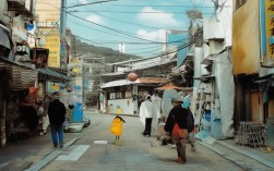 武汉周边哪里度假？短途酒店住宿推荐，说明，，疑问形式， 以哪里度假？开头，直接引发目标读者（寻找武汉周边度假住宿的人）的疑问和兴趣。，核心关键词， 包含了最重要的关键词武汉周边、度假、短途、酒店住宿。，简洁明了， 标题简短有力，信息明确。，SEO友好， 关键词自然融入，结构清晰，易于搜索引擎理解主题（武汉周边短途度假的酒店推荐）。，省略冗余， 解锁、完美住宿攻略等营销性词汇在简洁的疑问标题中可以省略，核心信息已涵盖。