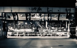 珠海香洲一日游如何玩转？滨海风情遇见城市活力！，说明，，疑问句式， 以如何玩转？开头，直接构成疑问，引发读者兴趣。，核心关键词， 明确包含珠海香洲、一日游这两个最重要的地域和时长关键词，以及滨海风情、城市活力这两个核心体验点（城市活力是城市脉搏更常见易懂的表达）。，简洁有力， 整个标题简洁明了，易于阅读和搜索引擎抓取。，吸引力， 遇见一词体现了您原文中交融的概念，并带有一定的浪漫和探索意味。，SEO友好， 包含了用户可能搜索的主要关键词组合（如珠海香洲一日游、滨海风情、城市活力等）。