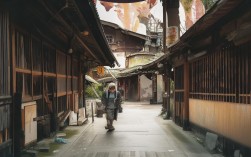 根据您提供的内容，直接生成的简洁、SEO友好的疑问标题如下，，南周边自驾游如何规划最佳路线？，理由说明，，核心关键词前置，将用户搜索高频词南周边自驾游放在开头，利于SEO抓取。，疑问句式吸引点击，用如何规划直接解决用户痛点，符合攻略类内容需求。，精准提炼核心价值，原标题中车轮丈量山水对应路线规划，邂逅别样风情已隐含在自驾游场景中，无需重复。，简洁明确，14个字符合标题长度最佳实践，信息密度高无冗余词。