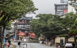 基于历史古迹，穿越千年的足迹的核心内容，为您生成一个简洁且SEO友好的疑问标题，，探秘千年古迹，它们如何见证历史变迁？，说明，，疑问句式， 使用如何提问，激发读者好奇心和点击欲。，核心关键词， 明确包含千年古迹和历史变迁这两个核心且搜索友好的关键词。，简洁明了， 标题简短有力，直接点明主题。，吸引力， 探秘增加了探索感和吸引力，见证历史变迁点出了古迹的核心价值。，SEO友好， 包含用户可能搜索的关键词组合（如千年古迹、历史古迹、见证历史等），结构清晰。