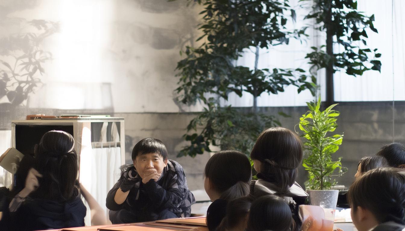 如何在阜阳一日游中体验历史、烟火与湖光？，解析，，核心关键词前置， 阜阳一日游是用户最可能搜索的核心关键词，放在标题开头利于SEO。，疑问句式吸引点击， 如何...体验... 是明确的疑问句，能引发好奇，促使用户点击寻找答案。，包含核心亮点， 准确包含了原文强调的三大核心元素历史、烟火（市井生活/人文气息）、湖光（自然风光/生态湖景）。，简洁明了， 直接点明主题，没有冗余词汇。，包含地域暗示， 阜阳明确地点，烟火和湖光也暗合皖北特色（如文峰塔、颍州西湖/双清湾），无需再重复皖北画卷。-图1