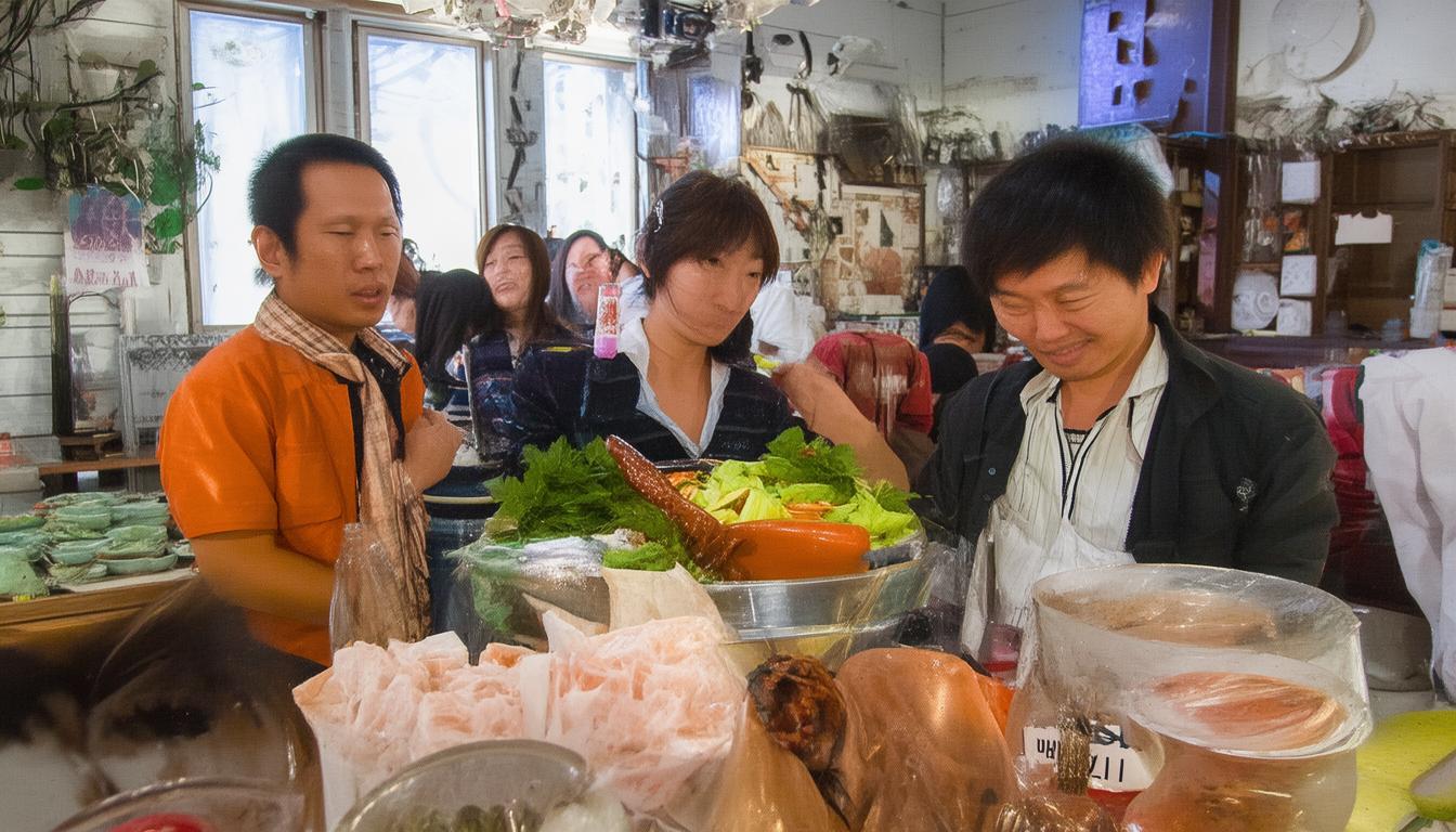 根据您的要求，直接生成的简洁、SEO友好的疑问标题是，，友谊宾馆周边，京城核心地带的生活艺术画卷是怎样的？，核心关键词前置，以友谊宾馆周边开头，精准匹配目标地点和搜索意图。，包含地域核心词，明确点出京城核心地带，覆盖相关区域搜索。，突出核心主题，保留生活艺术画卷这一核心描述，点明内容主旨。，疑问句式吸引点击，使用是怎样的？引发读者好奇，提高点击率。，简洁明了，结构清晰，长度适中，易于阅读和理解。-图1