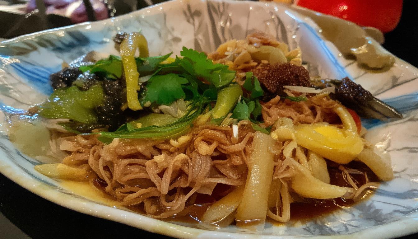 南阳周边县藏着哪些深藏不露的文化宝藏与山水秘境？，说明，，疑问句式， 以藏着哪些开头，直接引发好奇心和探索欲，符合SEO吸引点击的需求。，核心关键词， 完整包含了南阳周边县、文化宝藏、山水秘境三个核心信息点，利于搜索。，简洁性， 标题精炼，信息集中，没有冗余词汇。，吸引力， 深藏不露点出了其未被广泛知晓的特性，增加了神秘感和吸引力。，SEO友好， 标题结构清晰，关键词前置且自然融入疑问句中。-图2