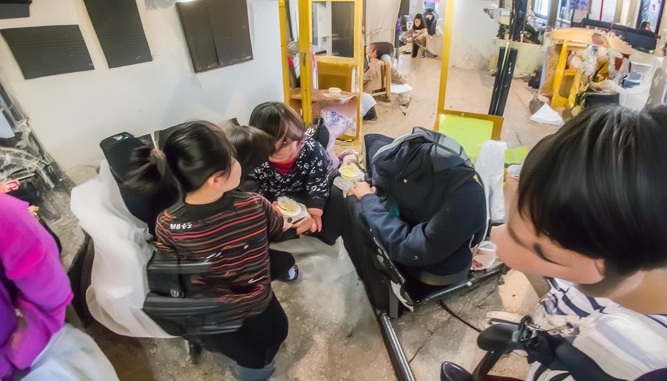 根据要求，生成简洁且SEO友好的疑问标题如下，，南京一日游如何拍出六朝古都的历史感？，解析，，核心关键词， 包含南京、一日游、拍（对应镜头/光影）、六朝古都、历史感（对应六朝烟水），这些都是用户可能搜索的高频词。，疑问句式， 以如何开头，符合用户搜索攻略、技巧的意图，吸引点击。，简洁明确， 直接点明主题（一日游摄影）和核心目标（拍出历史感）。，保留原意， 准确反映了原标题南京光影漫记，一日镜头里的六朝烟水的核心内容——用一天时间在南京通过摄影捕捉其深厚的历史韵味。-图1