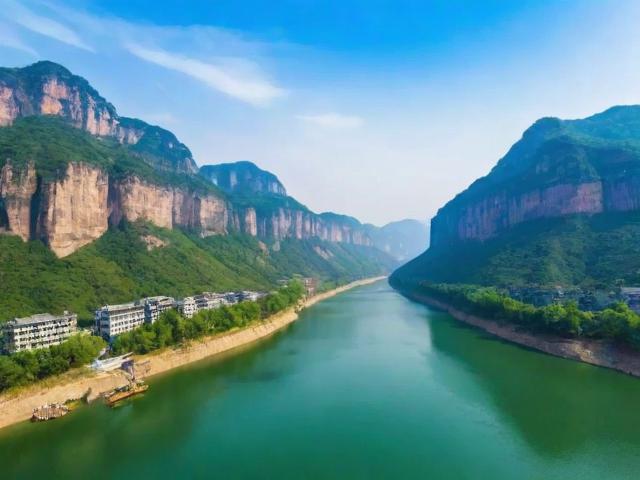 根据要求，为您生成简洁且SEO友好的疑问标题，，长治周边一日游，山水奇观+古韵探秘近在咫尺？，说明，，核心关键词前置， 长治周边一日游 是搜索核心，放在最前面。，突出核心卖点， 明确点出山水奇观和古韵探秘两大核心吸引力。，强调优势（距离）， 用近在咫尺替代原文的尽在咫尺之间，更简洁且是常用表达，突出距离优势。，疑问句式， 使用问号结尾，引发好奇，增加点击欲，符合疑问标题要求。，简洁， 整体控制在合理长度，信息密集无冗余。-图2