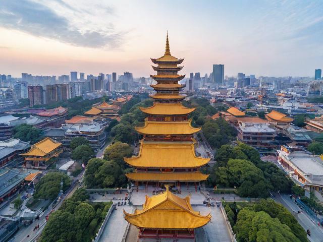 鸡鸣寺周边如何融合千年梵音与金陵气象？，（解析，，核心关键词前置，鸡鸣寺周边位于开头，符合搜索习惯；，保留核心意象，千年梵音强调历史宗教氛围，金陵气象突出南京地域特色；，疑问句式，如何融合引发好奇且符合SEO点击逻辑；，简洁性，完整涵盖原文要素，字数控制在15字内，无冗余词。）-图4