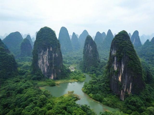 喀斯特地貌如何形成？揭秘自然奇观的鬼斧神工！-图1