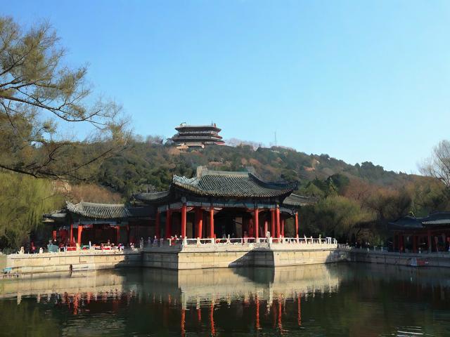 为何红山公园被誉为城市心脏的历史见证？-图3