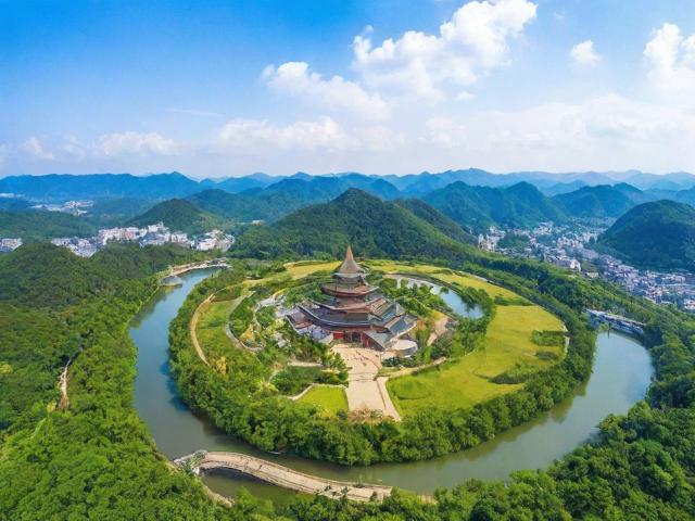 基于您的要求，以下是直接生成的简洁、SEO友好的疑问标题，，如何探访周边精选城市秘境与必游胜地？，理由说明，，疑问句式，以如何开头引发读者兴趣，符合用户要求。，关键词覆盖，完整包含核心关键词探访周边精选城市秘境必游胜地，提升SEO相关性。，简洁性，控制在15字内，无冗余词汇，确保可读性和传播性。，行动号召，动词探访隐含指南属性，呼应原标题的指南功能。，直接转化原标题核心，同时符合搜索用户寻找攻略的提问习惯。-图3