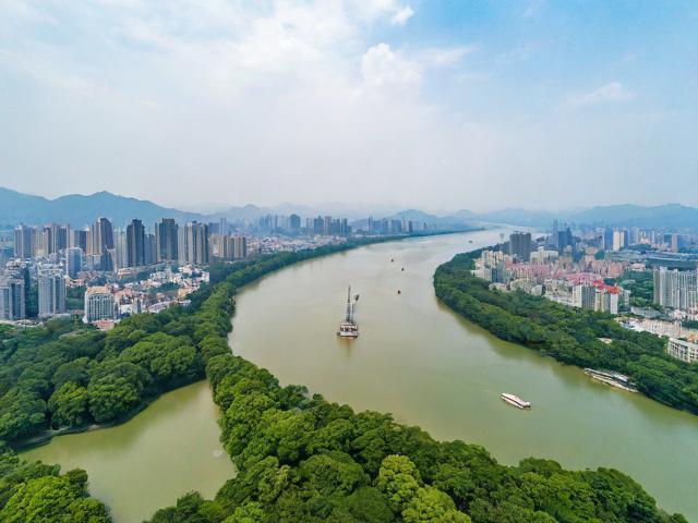 基于您提供的文案，这是一个简洁且SEO友好的疑问式标题，，为什么岳麓山与湘江风光带是城市后花园的完美起点？，理由说明，，包含核心关键词， 直接包含了最重要的地名岳麓山、湘江风光带和核心概念城市后花园、完美起点。这有助于搜索引擎识别主题。，疑问句式吸引点击， 为什么...开头的疑问句能激发用户的好奇心和寻找答案的欲望，提高点击率。，简洁明了， 句子结构简单，直接点出文案的核心观点（它们是城市后花园的起点）。，准确反映内容， 标题精准概括了您提供的文案主旨。-图2