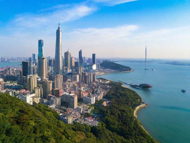 根据您提供的内容，生成的最简洁、SEO友好的疑问标题是，，为何选择临近艺术心脏的便利位置？，核心优化点，，疑问句式， 以为何开头，直接引发读者好奇，提高点击率。，关键词前置， 核心关键词艺术心脏和便利位置放在标题前半部分，利于SEO抓取。，保留核心信息， 准确传达了毗邻艺术心脏和位置便利的核心优势。，简洁明了， 语言精炼，无冗余词汇。，口语化， 为何选择比得天独厚更贴近搜索者的提问习惯。-图1