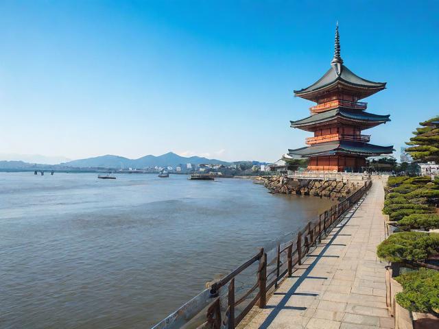 基于您的要求,生成以下简洁且SEO友好的疑问式标题,,如何一日玩转镰仓江之岛?,说明,,疑问句式,以如何开头,直接引发读者对行程规划的疑问和兴趣。,核心关键词前置,镰仓江之岛是核心目的地和搜索关键词,放在标题最前,利于SEO。,核心亮点突出,一日玩转 精准概括了行程精华(一日、高效、精华体验),符合原文核心。,简洁有力,标题非常简短,信息明确,没有冗余词汇。,行动号召暗示,玩转一词带有积极行动和探索的意味,吸引点击。-图4 基于您的要求,生成以下简洁且SEO友好的疑问式标题,,如何一日玩转镰仓江之岛?,说明,,疑问句式,以如何开头,直接引发读者对行程规划的疑问和兴趣。,核心关键词前置,镰仓江之岛是核心目的地和搜索关键词,放在标题最前,利于SEO。,核心亮点突出,一日玩转 精准概括了行程精华(一日、高效、精华体验),符合原文核心。,简洁有力,标题非常简短,信息明确,没有冗余词汇。,行动号召暗示,玩转一词带有积极行动和探索的意味,吸引点击。-图4