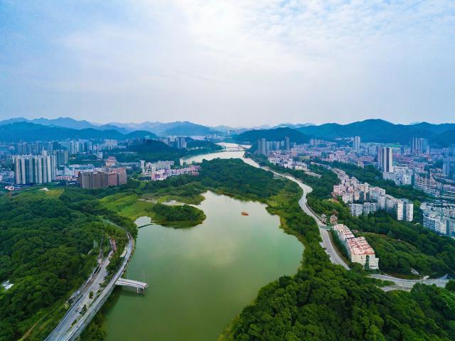 根据您的要求，为您生成简洁、SEO友好的疑问标题，，鹤山本地有哪些精华景点？，说明，，直接使用关键词，完全包含您提供的核心关键词鹤山本地精华景点。，疑问句式，采用有哪些的疑问句式，符合用户搜索意图（寻找景点列表），自然且吸引点击。，简洁清晰，没有多余词汇，信息传达直接。，SEO友好，，核心关键词前置（鹤山本地）。，疑问词有哪些是常见搜索模式。，结尾的精华景点明确点明搜索目标。，整体结构符合用户搜索鹤山本地景点推荐/介绍的习惯。-图2
