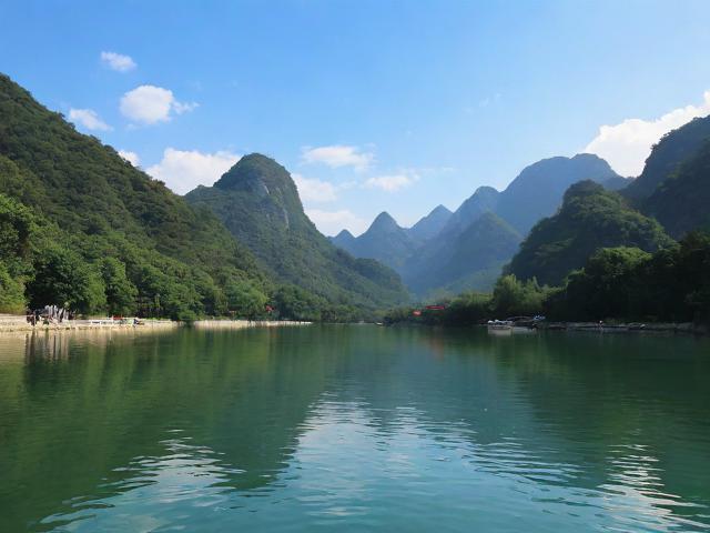 周边有哪些必去的隐藏景点？，理由说明，，疑问句式， 直接以问题开头，引发读者好奇心和搜索意图。，核心关键词， 周边、必去、隐藏景点 直接命中核心主题周边景点探秘。，周边， 明确目标范围。，必去， 强调推荐性和价值，吸引点击。，隐藏景点， 精准对应探秘的核心概念，暗示内容的新奇和深度，是SEO友好且吸引眼球的词汇。，简洁明了， 标题简短有力，易于阅读和理解。，SEO友好， 包含了用户可能搜索的关键词组合（如周边隐藏景点、周边必去景点）。-图1
