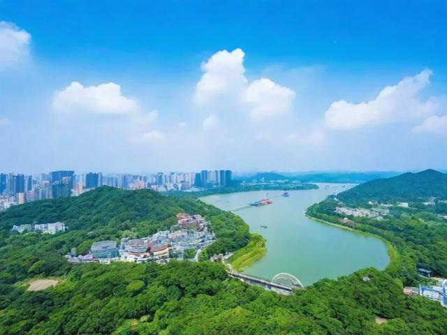 上海周边周末游哪里好玩？攻略来了！，说明，，核心关键词前置， 上海周边周末游 直接命中用户搜索的核心需求（地点+时间）。，疑问句式， 哪里好玩？ 是用户最常搜索的疑问形式，能有效吸引点击。，简洁清晰， 标题简短有力，信息明确。，暗示价值， 攻略来了！ 明确告诉用户文章提供解决方案和实用信息，增加点击欲望。，SEO友好， 包含上海周边、周末游、哪里好玩、攻略等高搜索量和相关性的关键词。-图1