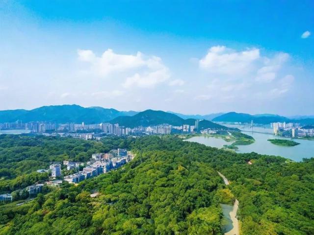 上海周边周末游哪里好玩？攻略来了！，说明，，核心关键词前置， 上海周边周末游 直接命中用户搜索的核心需求（地点+时间）。，疑问句式， 哪里好玩？ 是用户最常搜索的疑问形式，能有效吸引点击。，简洁清晰， 标题简短有力，信息明确。，暗示价值， 攻略来了！ 明确告诉用户文章提供解决方案和实用信息，增加点击欲望。，SEO友好， 包含上海周边、周末游、哪里好玩、攻略等高搜索量和相关性的关键词。-图2