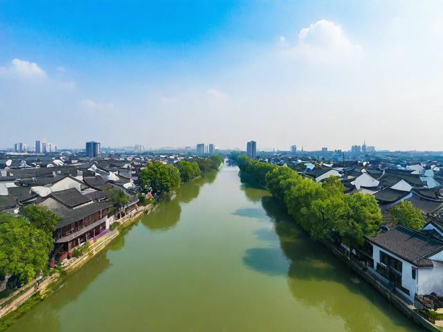淮安周边一日游哪里玩?探秘江淮腹地小众秘境!,说明,,疑问句式, 使用哪里玩?直接点明用户搜索意图,符合疑问标题要求,吸引点击。,核心关键词前置, 开头即包含核心关键词淮安周边一日游,利于SEO抓取。,地域特色突出, 江淮腹地清晰点明地理位置和特色。,吸引力增强, 小众秘境替代别样精彩,更具吸引力和探索感,暗示独特体验。,简洁有力, 整体控制在20字以内,符合简洁要求。感叹号增强语气。-图4 淮安周边一日游哪里玩?探秘江淮腹地小众秘境!,说明,,疑问句式, 使用哪里玩?直接点明用户搜索意图,符合疑问标题要求,吸引点击。,核心关键词前置, 开头即包含核心关键词淮安周边一日游,利于SEO抓取。,地域特色突出, 江淮腹地清晰点明地理位置和特色。,吸引力增强, 小众秘境替代别样精彩,更具吸引力和探索感,暗示独特体验。,简洁有力, 整体控制在20字以内,符合简洁要求。感叹号增强语气。-图4