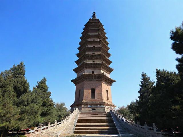 太原双塔寺六百年砖石古韵，一日漫游值得去吗？，解析，，包含核心关键词， 太原双塔寺、六百年、砖石古韵、一日漫游 都是文章的核心信息点，利于搜索。，疑问句式， 值得去吗？ 直接引发读者好奇心和点击欲，符合疑问标题的要求。，简洁明了， 准确概括了文章核心内容（地点、特色、时间、活动）。，突出亮点， 六百年砖石古韵 强调了其历史底蕴和建筑特色这一核心吸引力。，地点前置， 太原双塔寺 放在开头，符合搜索习惯。-图1