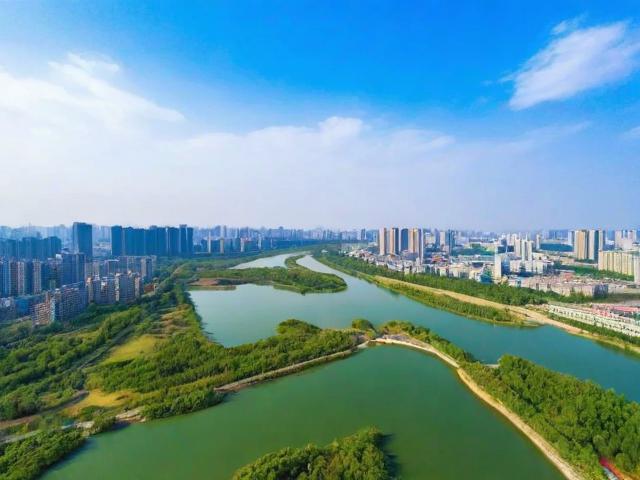 霸州周边哪里好玩？一日游必去景点推荐！，说明，，疑问句式， 哪里好玩？ 直接点出用户的核心搜索意图（寻找游玩地点），吸引点击。，核心关键词， 包含霸州周边、一日游、必去景点、推荐，这些都是潜在用户搜索的高频词。，简洁明了， 直接点明主题，没有冗余信息。，吸引力， 必去景点和推荐带有筛选和权威性暗示，增加吸引力。，符合内容， 标题准确反映了原文的核心内容——推荐霸州周边适合一日游的景点行程。-图4
