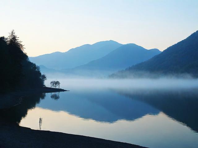清晨出发如何感受湖光山色的最佳美景？-图1