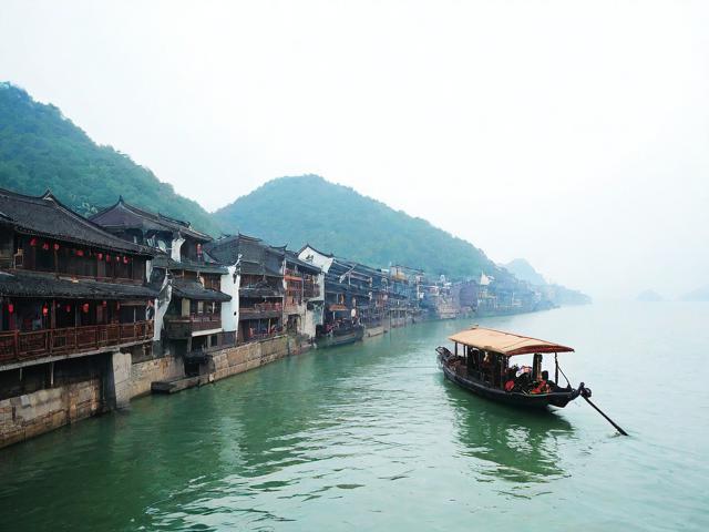 基于您提供的内容，为您生成简洁且SEO友好的疑问标题，，东坡赤壁一日游攻略，如何体验苏轼的文学足迹？，说明，，核心关键词前置， 东坡赤壁一日游攻略 直接包含核心搜索词（东坡赤壁、一日游、攻略），利于SEO。，疑问句式吸引点击， 如何体验... 是一个明确的疑问句，能引发读者好奇和点击欲。，突出核心体验， 体验苏轼的文学足迹 精准概括了原文与千古文豪的心灵际会的核心内涵，点明旅行目的。，简洁明了， 整个标题清晰表达了地点、时间、核心人物（苏轼）和旅行目的（体验文学足迹）。-图2