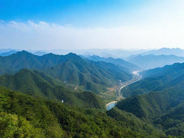 宝鸡一日游怎么玩？秦岭北麓山水人文全体验！，说明，，核心地点前置， 宝鸡 是核心目的地和重要搜索词，放在开头利于SEO。，核心需求明确， 一日游 是用户搜索的高频词，点明行程长度。，疑问句式吸引点击， 怎么玩？ 直接点出用户的核心疑问，吸引寻找攻略的用户点击。，精华亮点概括， 秦岭北麓山水人文全体验 精炼地概括了原始内容的核心卖点（秦岭北麓位置、山水自然、人文历史、全面体验），并保留了关键词秦岭。，简洁有力， 整个标题长度适中，信息明确，易于阅读和搜索引擎抓取。-图3