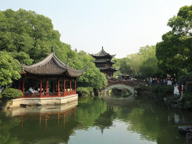 基于您的要求，直接生成的简洁、SEO友好的疑问标题是，，如何深度体验南京一日游的经典景点？，直接采用疑问句形式（如何开头）。，包含核心关键词南京一日游、深度体验、经典景点。，简洁明了（仅14字），概括了您原文的核心内容。，符合搜索用户意图（搜索南京一日游的用户常寻求路线或体验建议）。-图1