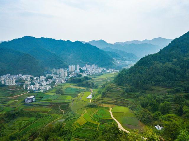 陇南一日自驾怎么玩?精华路线+必打卡景点推荐,包含核心关键词, 陇南、一日、自驾是用户搜索的核心。,疑问句式吸引点击, 怎么玩?直接点出用户的核心疑问,引发兴趣。,突出价值点, 精华路线和必打卡景点推荐明确告诉用户文章能提供实用、高效的信息,解决一日游时间有限的核心痛点。,简洁明了, 在保证信息量的前提下,长度适中,易于阅读和搜索引擎抓取。-图4 陇南一日自驾怎么玩?精华路线+必打卡景点推荐,包含核心关键词, 陇南、一日、自驾是用户搜索的核心。,疑问句式吸引点击, 怎么玩?直接点出用户的核心疑问,引发兴趣。,突出价值点, 精华路线和必打卡景点推荐明确告诉用户文章能提供实用、高效的信息,解决一日游时间有限的核心痛点。,简洁明了, 在保证信息量的前提下,长度适中,易于阅读和搜索引擎抓取。-图4