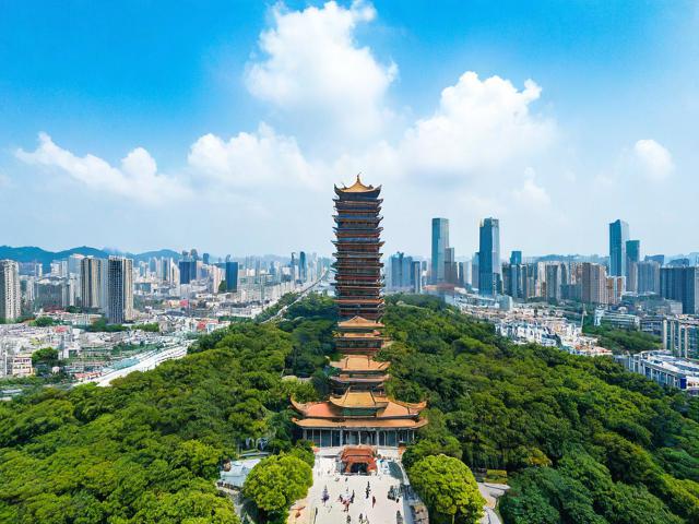 东莞长安周边一日游景点有哪些?,说明,,包含核心关键词, 东莞长安、周边、一日游、景点 都是用户搜索的核心词汇。,疑问句式, 使用有哪些?符合用户搜索疑问句的习惯(如东莞长安周边一日游去哪玩?),更容易匹配搜索意图。,简洁明了, 直接点明主题,没有多余词汇,长度适中。,地域性明确, 东莞长安周边清晰定位了范围。,包含核心诉求, 一日游景点直接回答了用户的核心需求(去哪玩)。-图3 东莞长安周边一日游景点有哪些?,说明,,包含核心关键词, 东莞长安、周边、一日游、景点 都是用户搜索的核心词汇。,疑问句式, 使用有哪些?符合用户搜索疑问句的习惯(如东莞长安周边一日游去哪玩?),更容易匹配搜索意图。,简洁明了, 直接点明主题,没有多余词汇,长度适中。,地域性明确, 东莞长安周边清晰定位了范围。,包含核心诉求, 一日游景点直接回答了用户的核心需求(去哪玩)。-图3